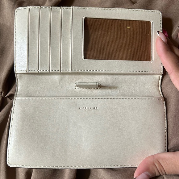 Cream Coach wallet - Picture 2 of 3